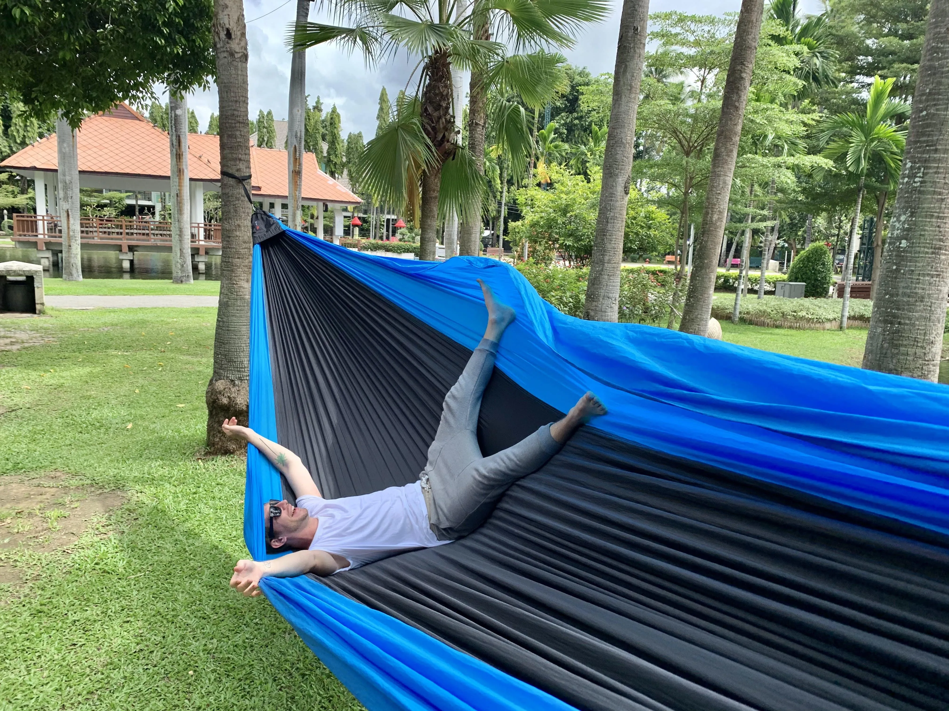 "21ft" BaseCamp Hammock™ - Black & Aqua