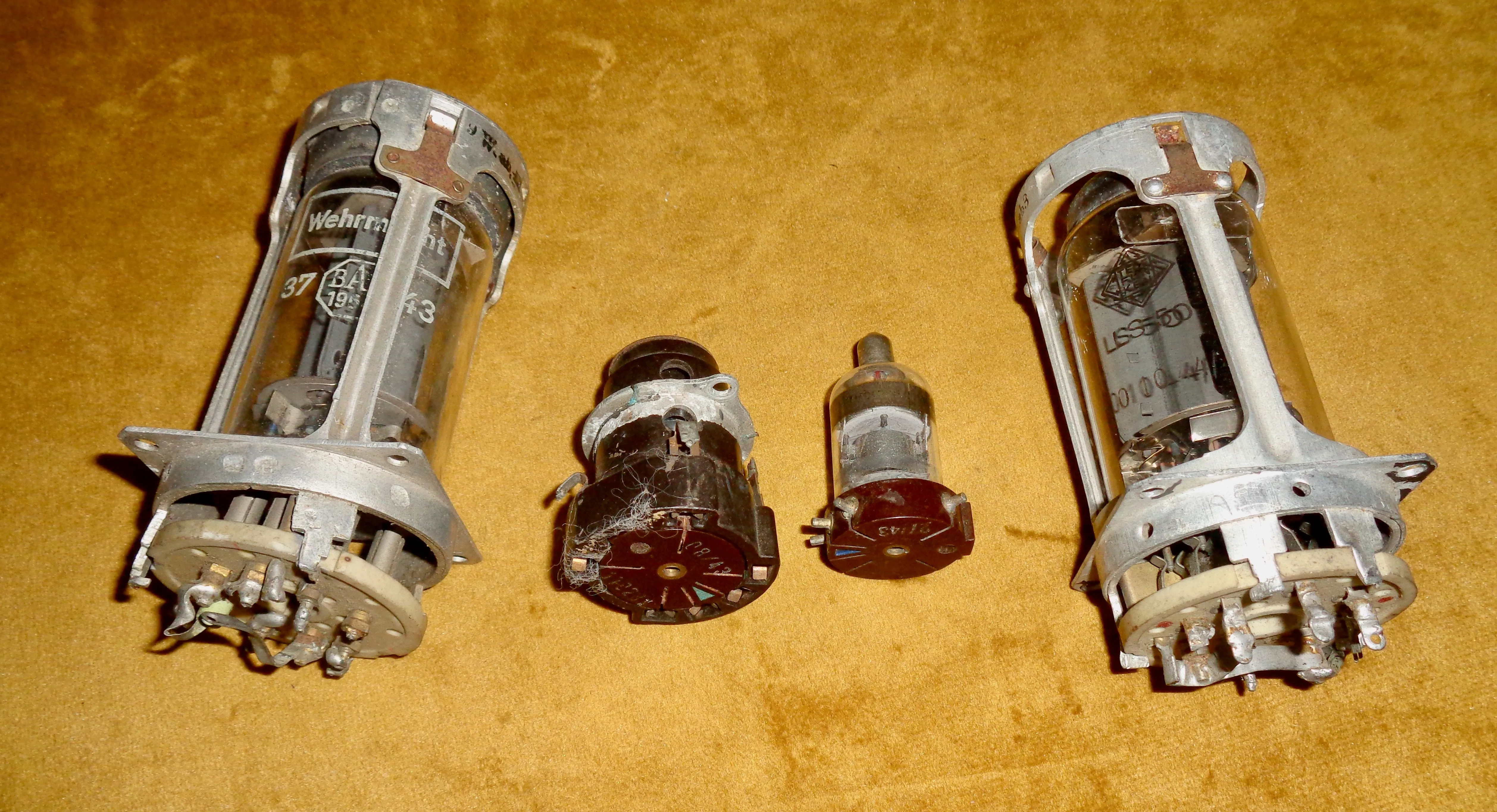 Set of Four WW2 German Telefunken Thermionic Valves