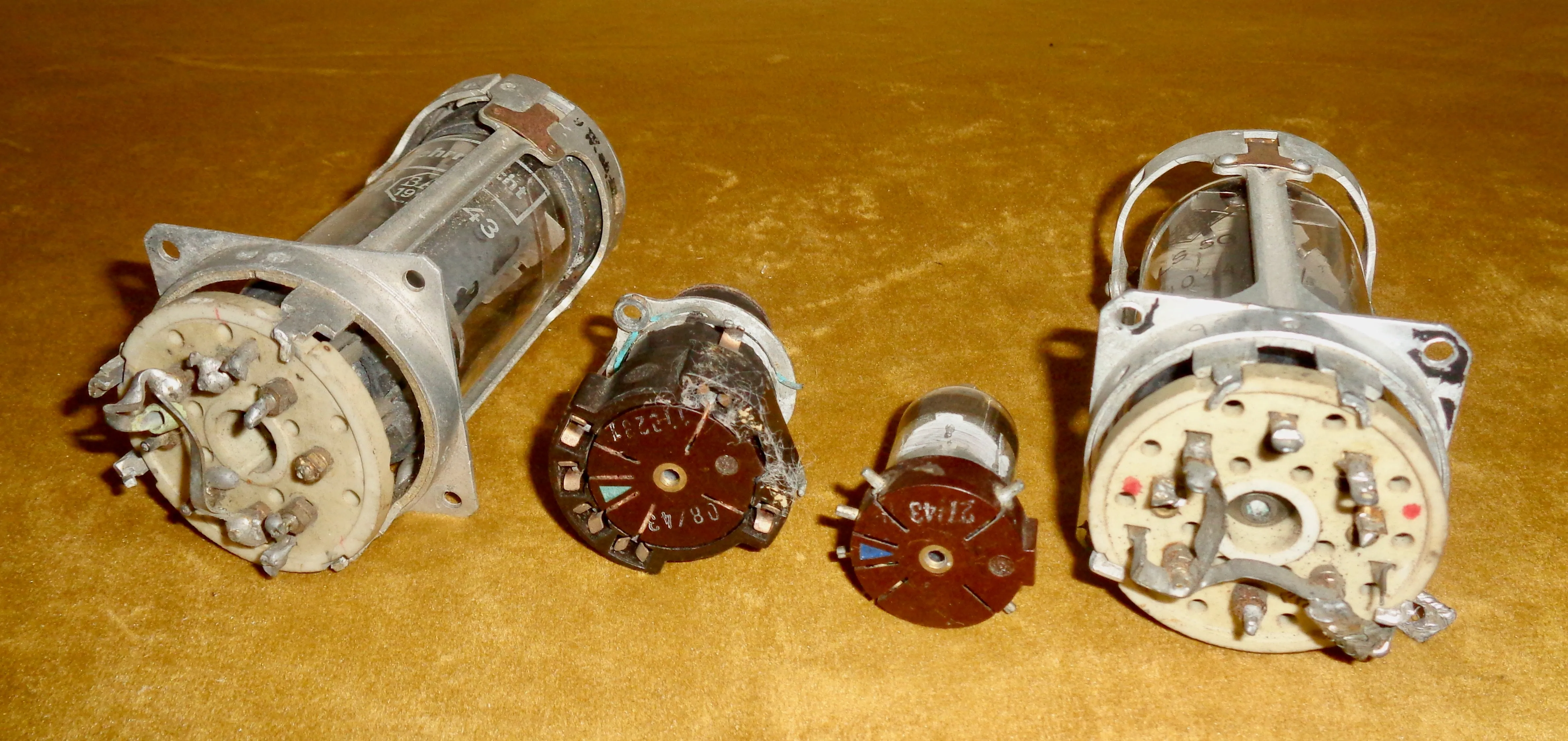 Set of Four WW2 German Telefunken Thermionic Valves