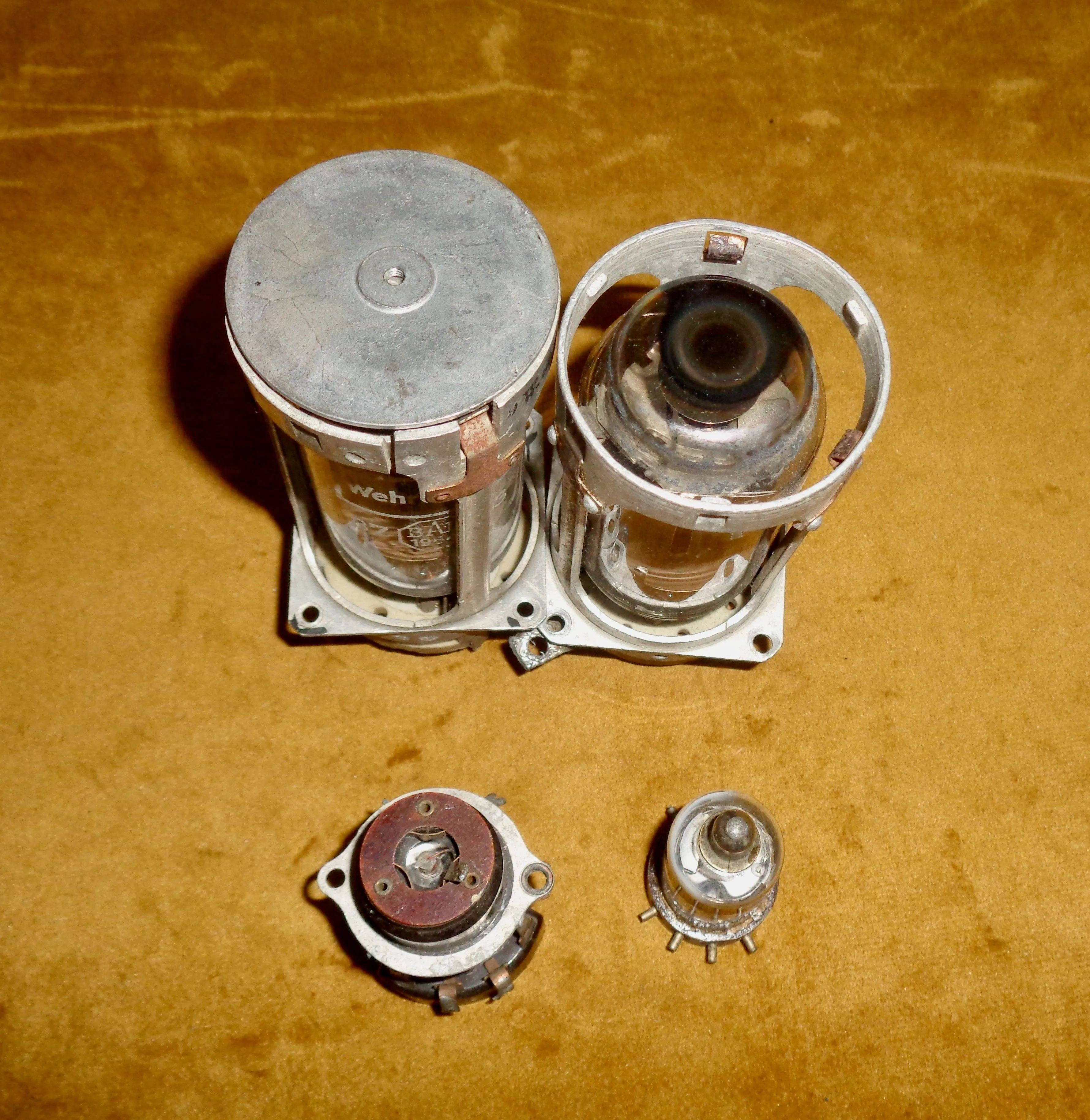 Set of Four WW2 German Telefunken Thermionic Valves