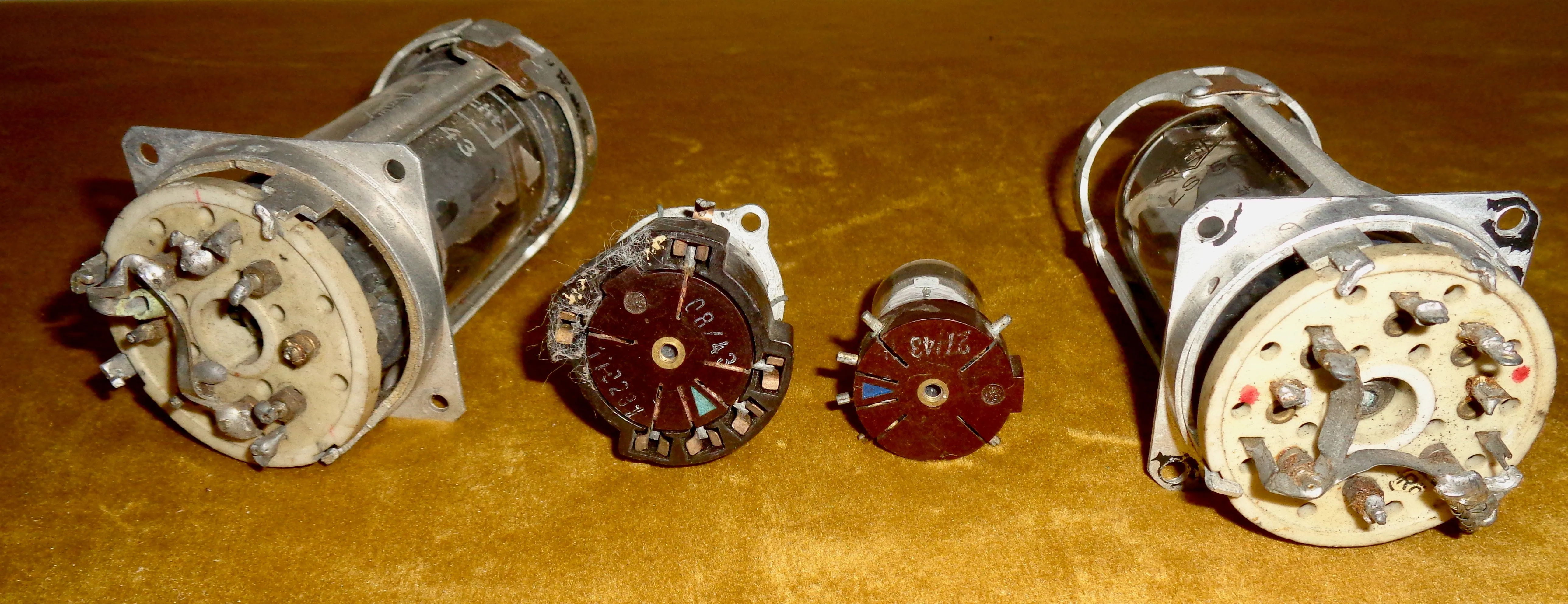 Set of Four WW2 German Telefunken Thermionic Valves